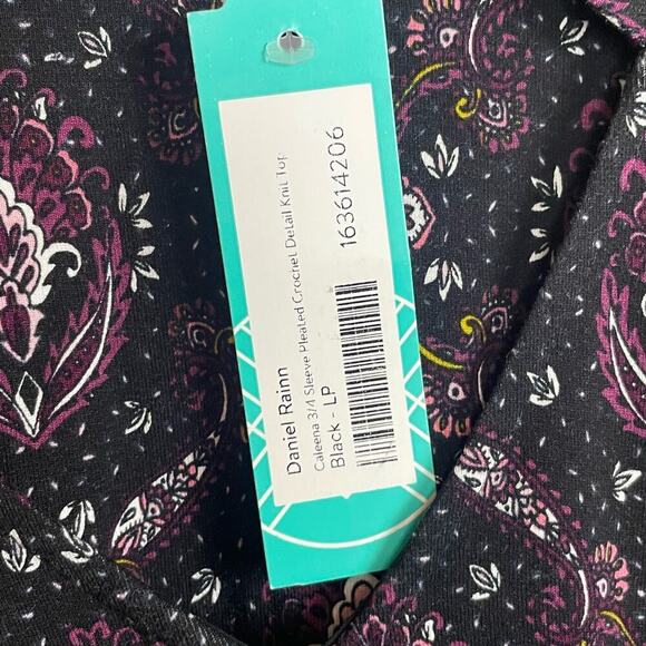 NWT Daniel Rainn Caleena 3/4 Sleeve Pleated Crochet Detail Knit Top Sz Petite LP - Picture 6 of 8